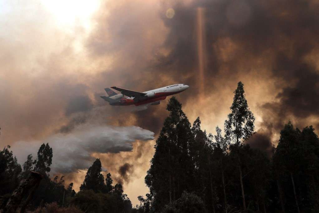 Chile usa avião-tanque a jato para combater incêndios florestais | O TEMPO