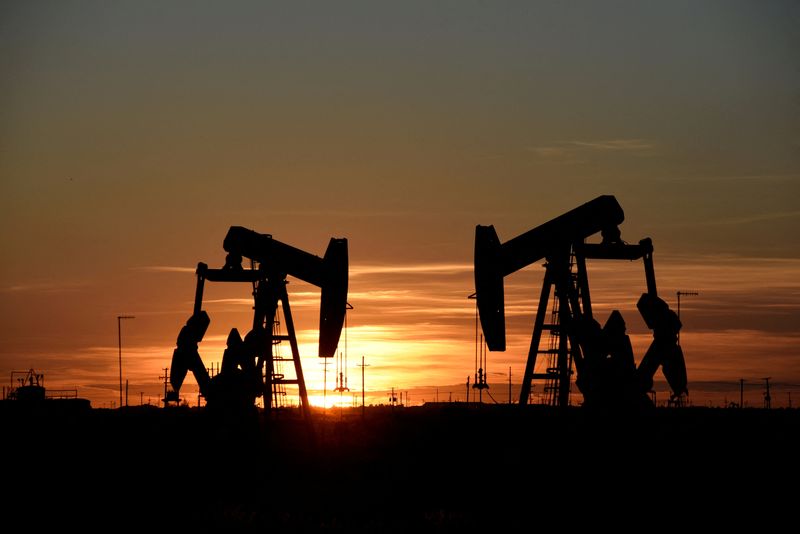 EUA vão vender 26 mi de barris de reservas de petróleo com exigência do Congresso - ISTOÉ DINHEIRO