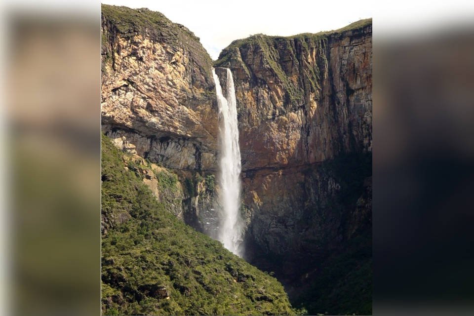 Turistas são resgatados de tromba d’água em cachoeira de Minas Gerais | Metrópoles