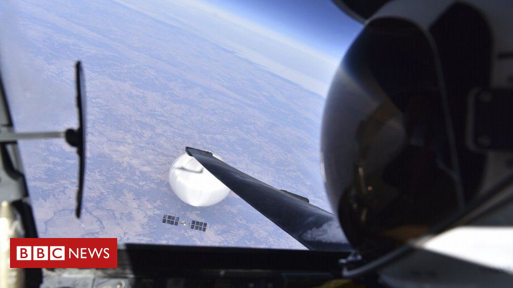 Imagem de selfie mostra piloto de caça americano voando sobre balão chinês 'espião' - BBC News Brasil