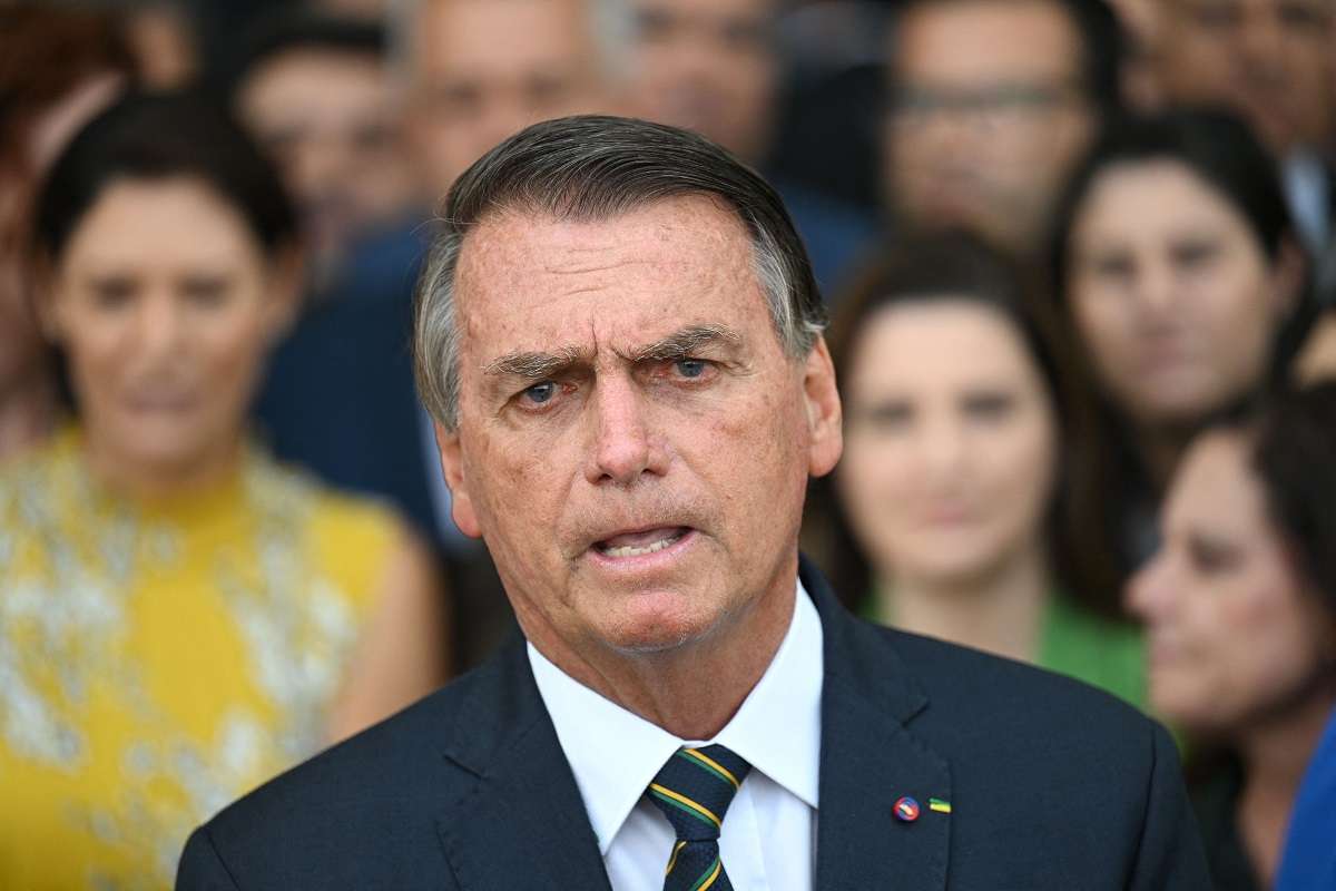 Bolsonaro critica volta de impostos dos combustíveis: 'Inaceitável' | O TEMPO