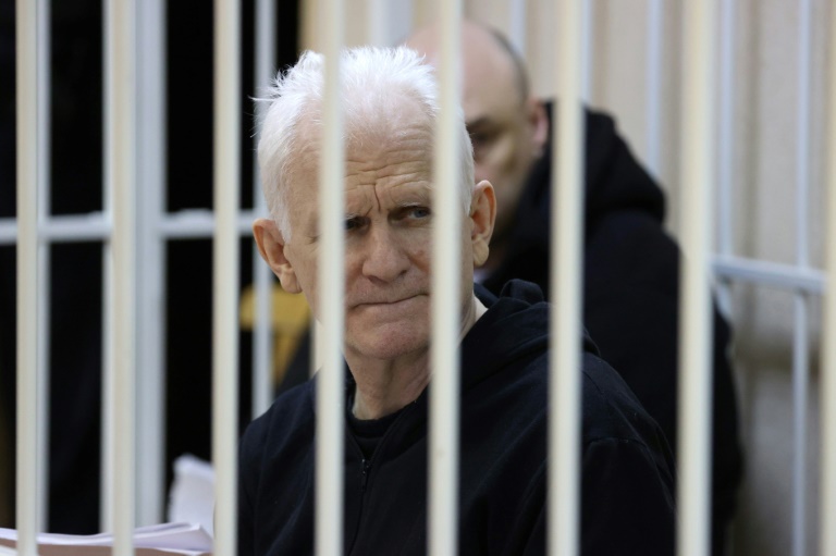 Tribunal de Belarus condena ganhador do Nobel a 10 anos de prisão - ISTOÉ DINHEIRO