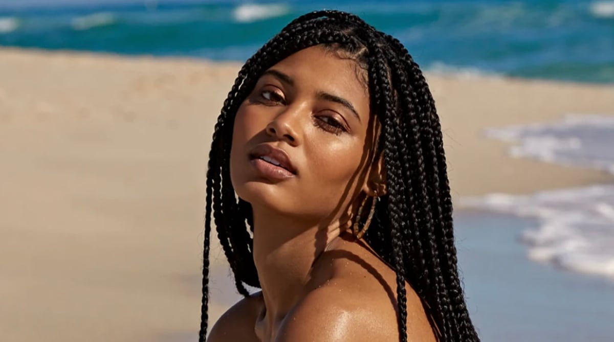 10 Jaw-Dropping Photos of 5-Time SI Swimsuit Model Danielle Herrington in Florida