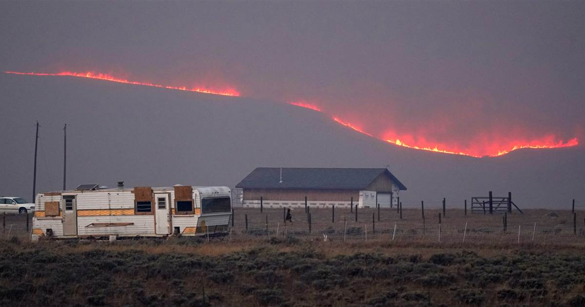 3 of the largest wildfires in Colorado history have occurred in 2020