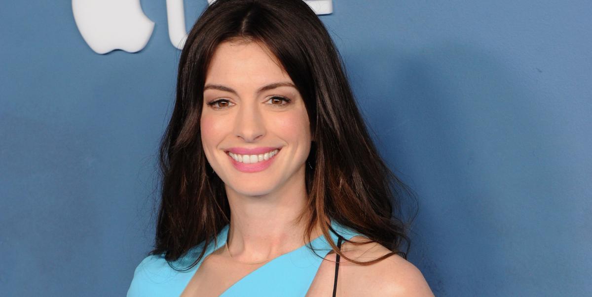 Anne Hathaway, 40, Shows Off Her Killer Abs And Legs In A Cutout Dress
