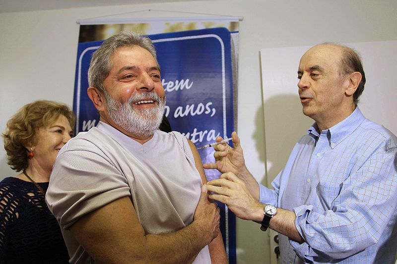 Em crítica à 'guerra das vacinas', Lula posta foto de quando foi vacinado por Serra | Revista Fórum