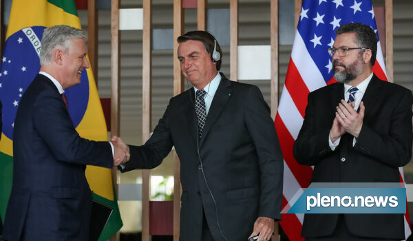 Bolsonaro pediu flexibilização para entrada de estudantes nos EUA