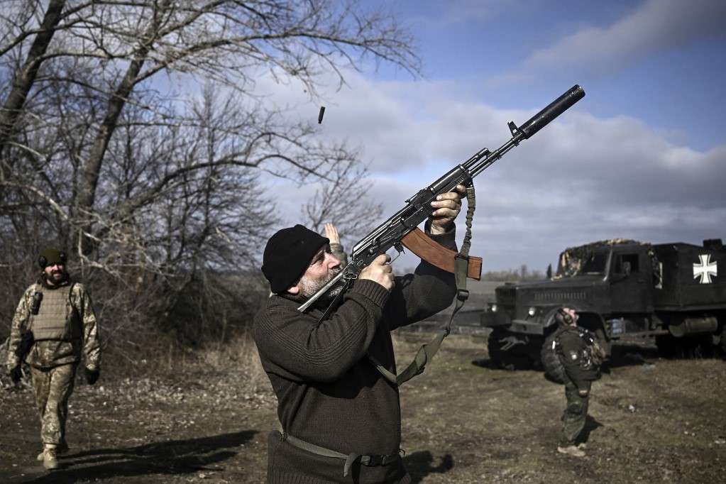 União Europeia chega a acordo para enviar um milhão de projéteis à Ucrânia | O TEMPO