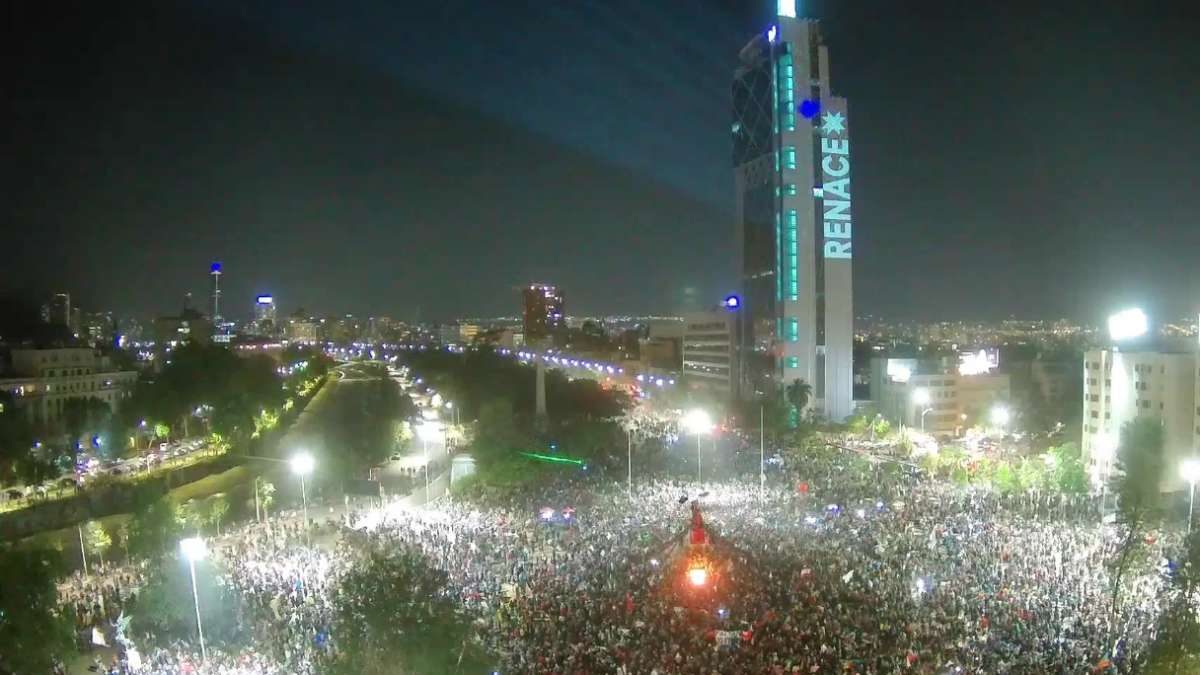 Celebrações tomam conta do Chile após aprovação de Assembleia Constituinte