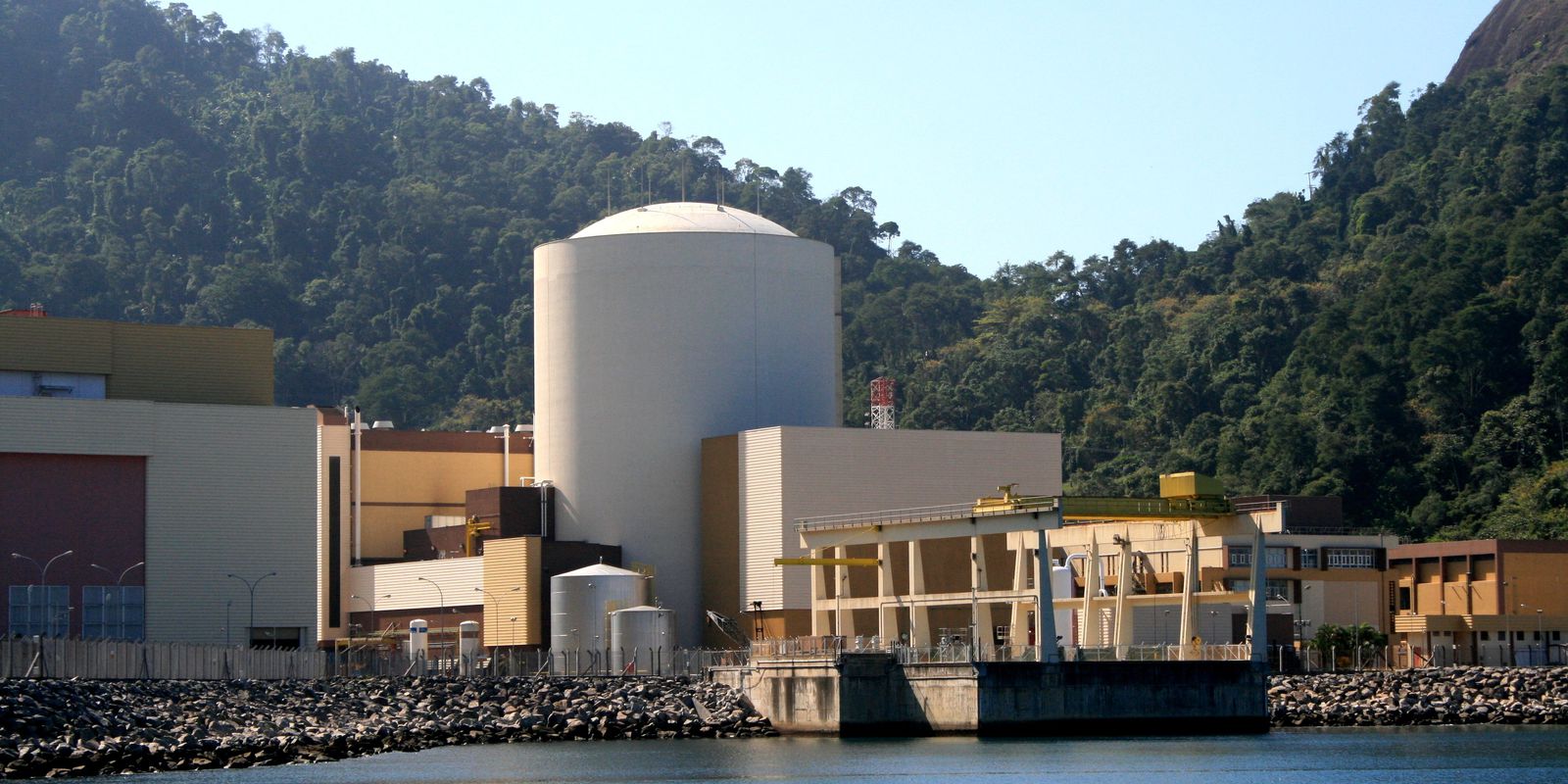 Eletronuclear é multada por liberação de material radioativo no mar