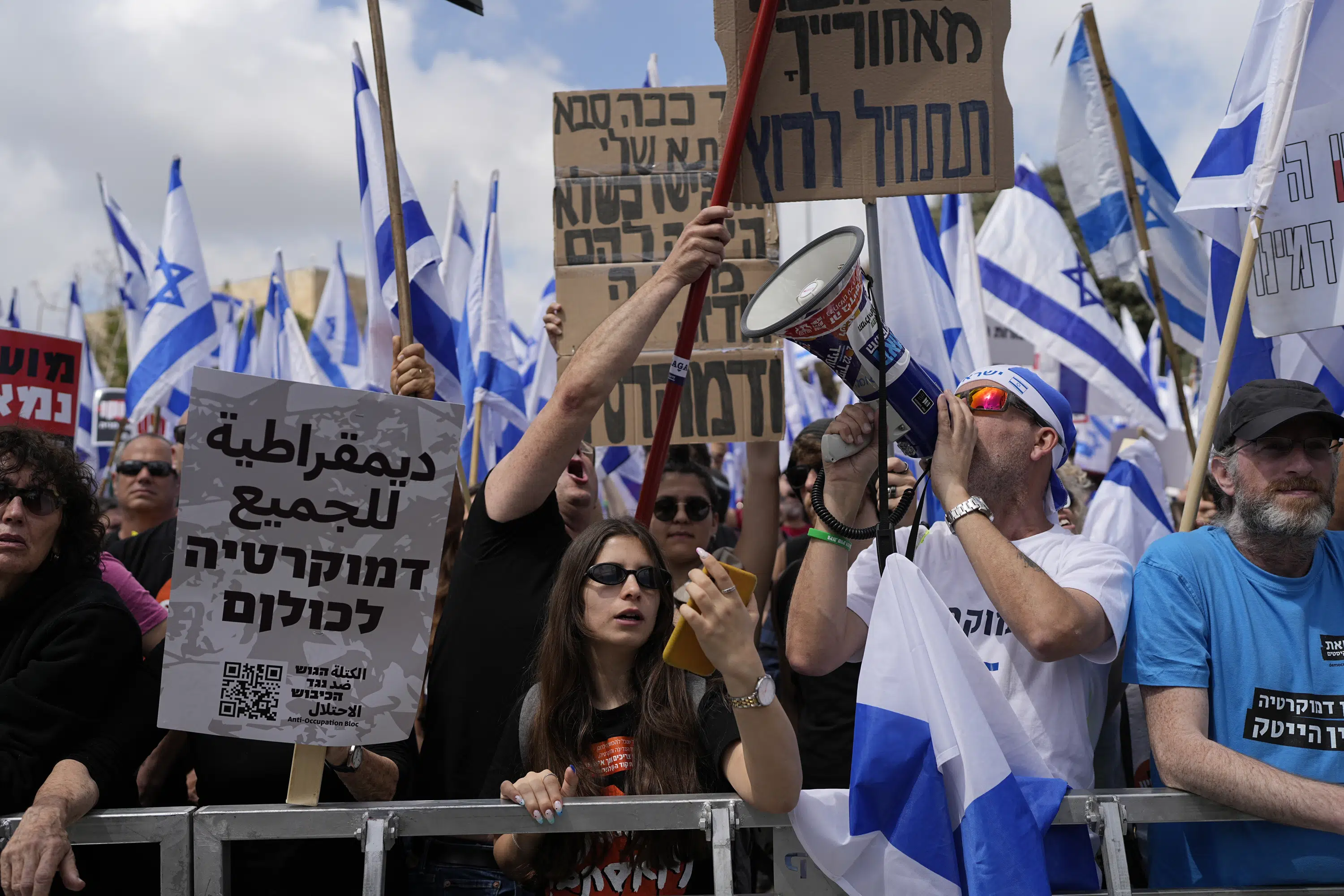 Israeli unions launch strike, upping pressure on Netanyahu