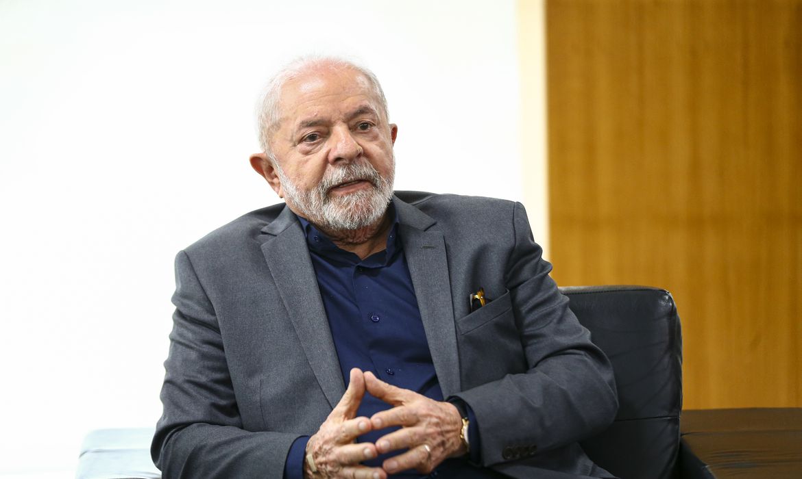 Com Lula, geração de empregos cai no Brasil - Revista Oeste
