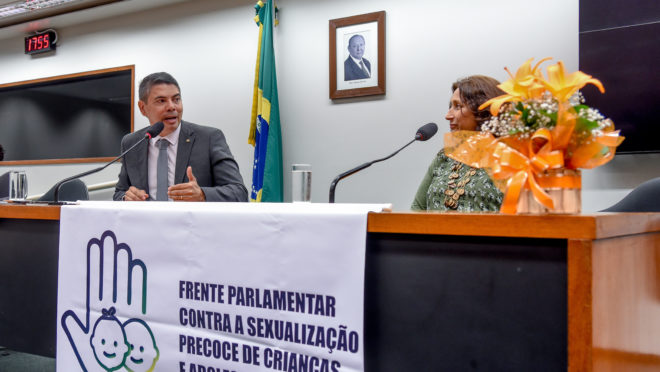 Frente Parlamentar pretende combater sexualização precoce de crianças e adolescentes