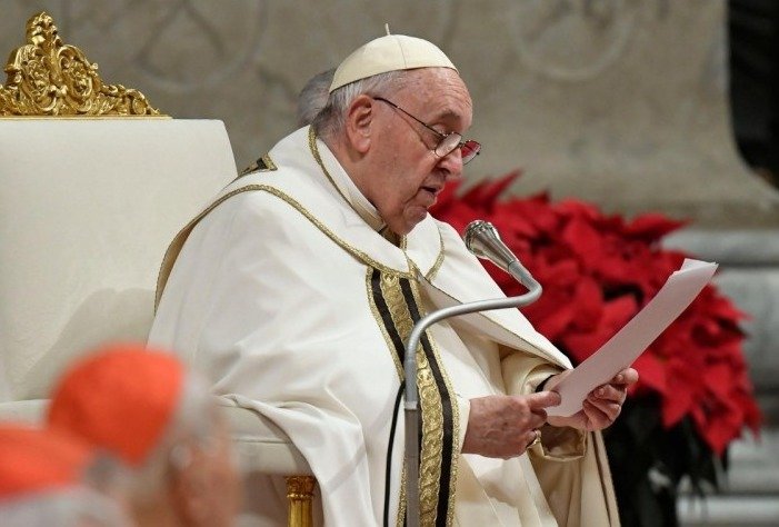 Papa Francisco é internado em Roma com infecção respiratória | Metrópoles
