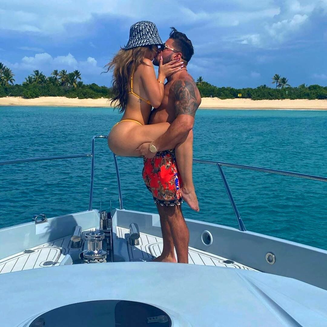 Jersey Shore's Ronnie Ortiz-Magro Posts Steamy Kissing Photo with New Woman
