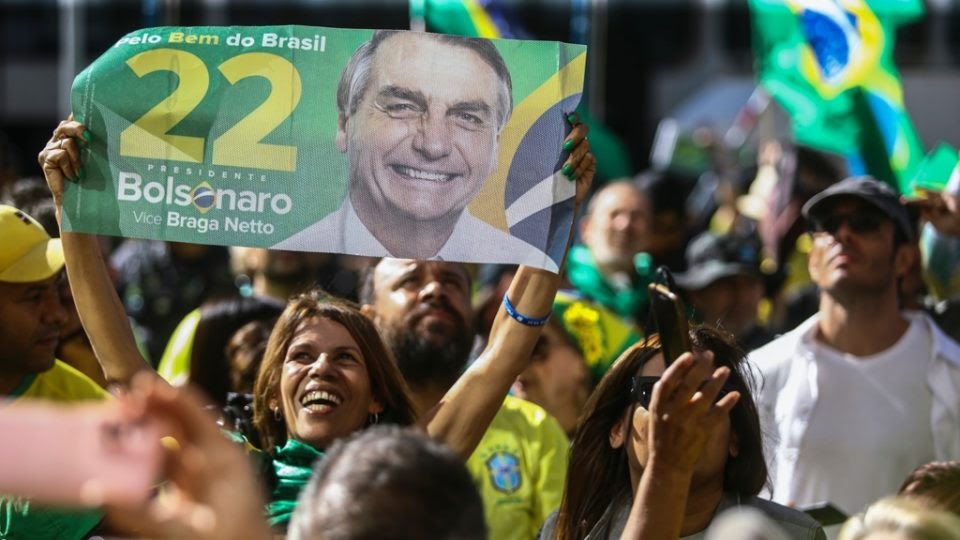 Sem barulho, mas vivo e disposto a ir à luta: a volta de Bolsonaro ao Brasil
