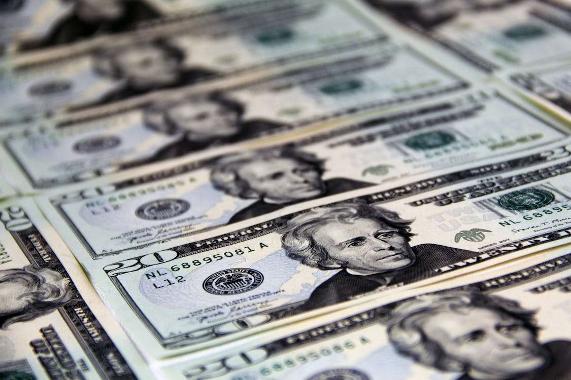 Tesouro dos EUA diz que sanções colocam a hegemonia do dólar em risco | O TEMPO