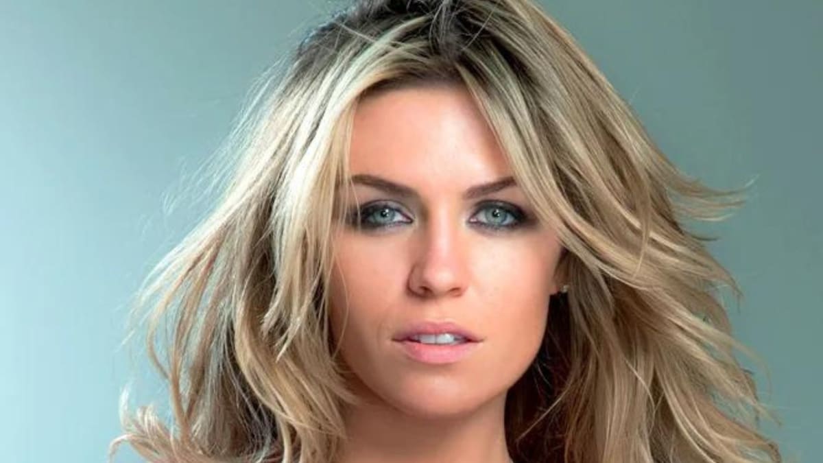 6 Sensational Photos of English Model Abigail Clancy in Body Paint