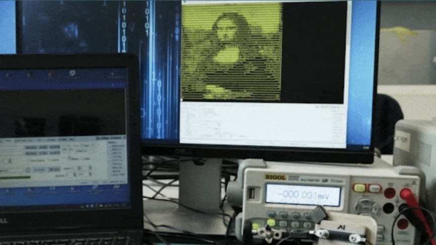 Mona Lisa Portrayed on Screen by a 3D-Printed Plastic Transmitter