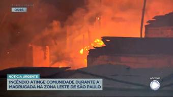 Incêndio de grandes proporções destrói comunidade na zona leste de São Paulo