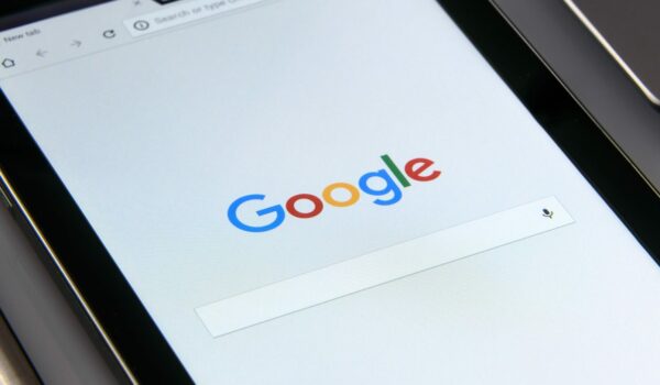 Google Brasil traz alerta ao PL da Censura em sua página