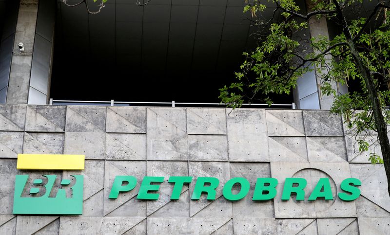 Petrobras não construirá plataformas inteiras no Brasil, diz diretor - ISTOÉ DINHEIRO