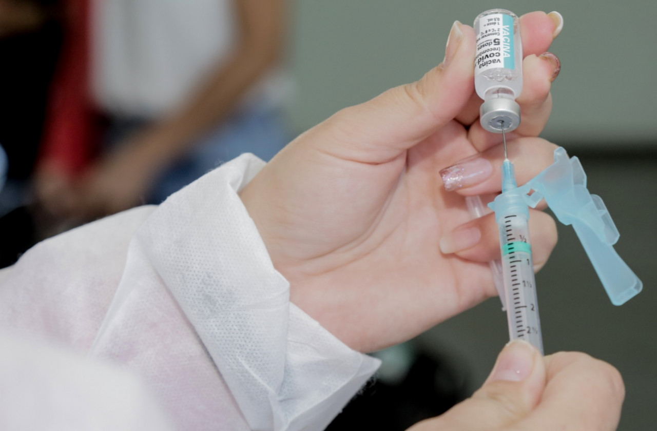 Estudo explica miocardite em jovens depois da vacinação contra a covid-19