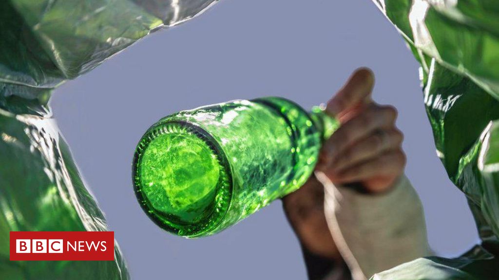 Vidro ou plástico: o que é melhor para o meio ambiente? - BBC News Brasil