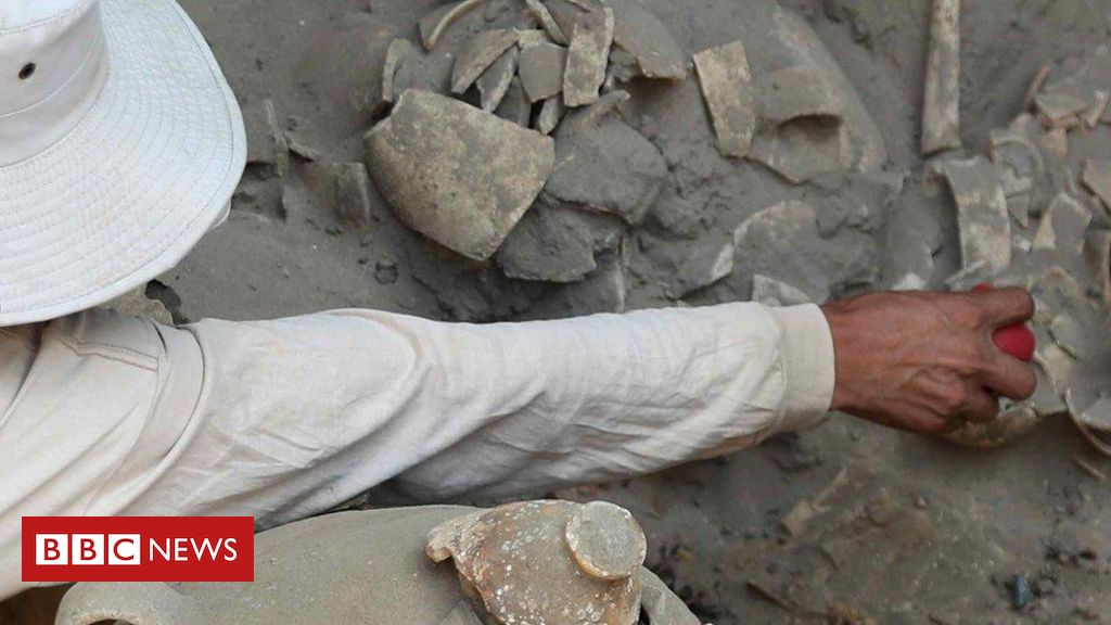Peru: tumba de mais de mil anos revela vida luxuosa de 'senhor das águas' - BBC News Brasil