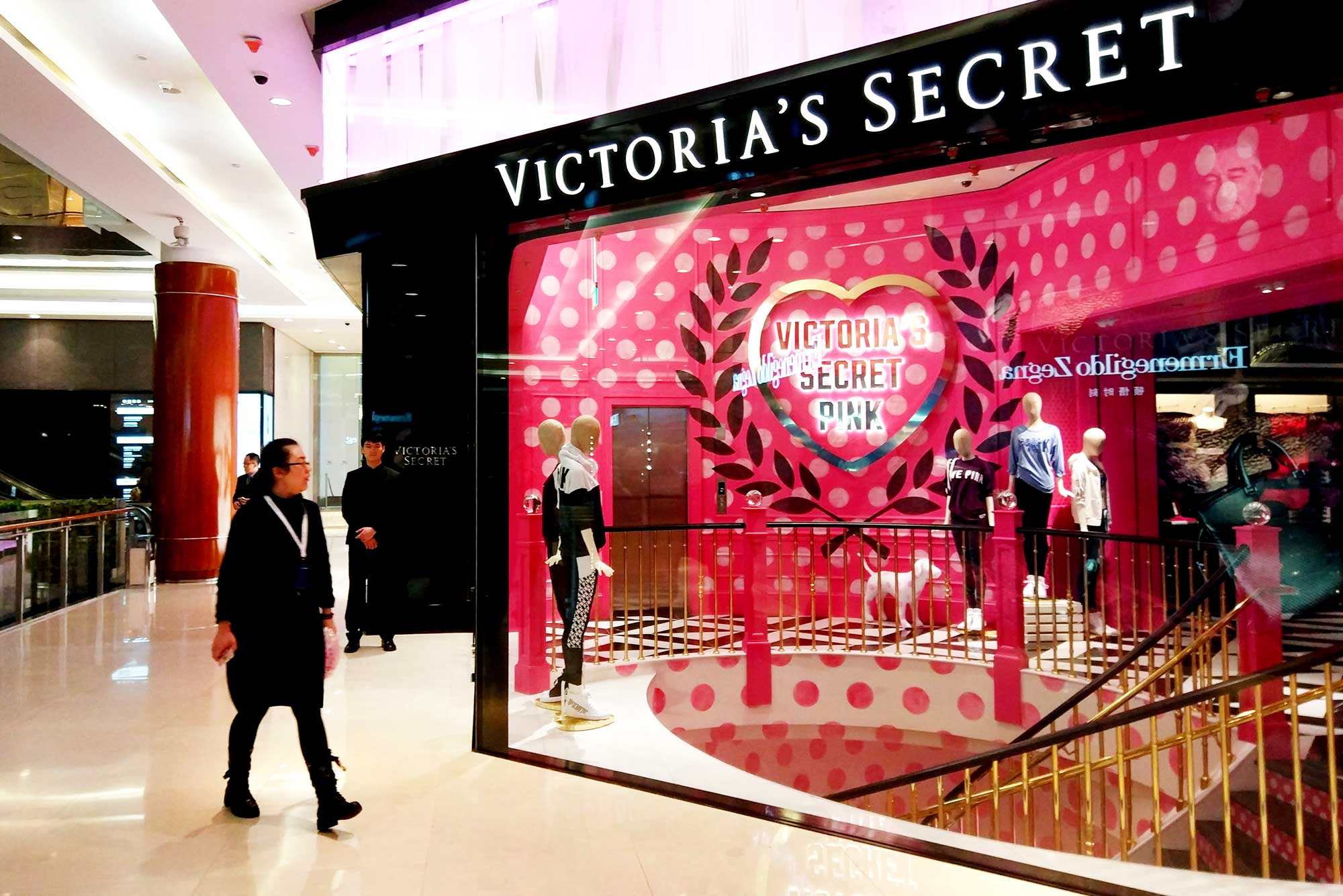 L Brands CEO Les Wexner's future could be at stake as Epstein ties, falling stock haunt Victoria's Secret parent
