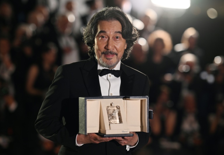 Célebre Koji Yakusho se consagra em Cannes