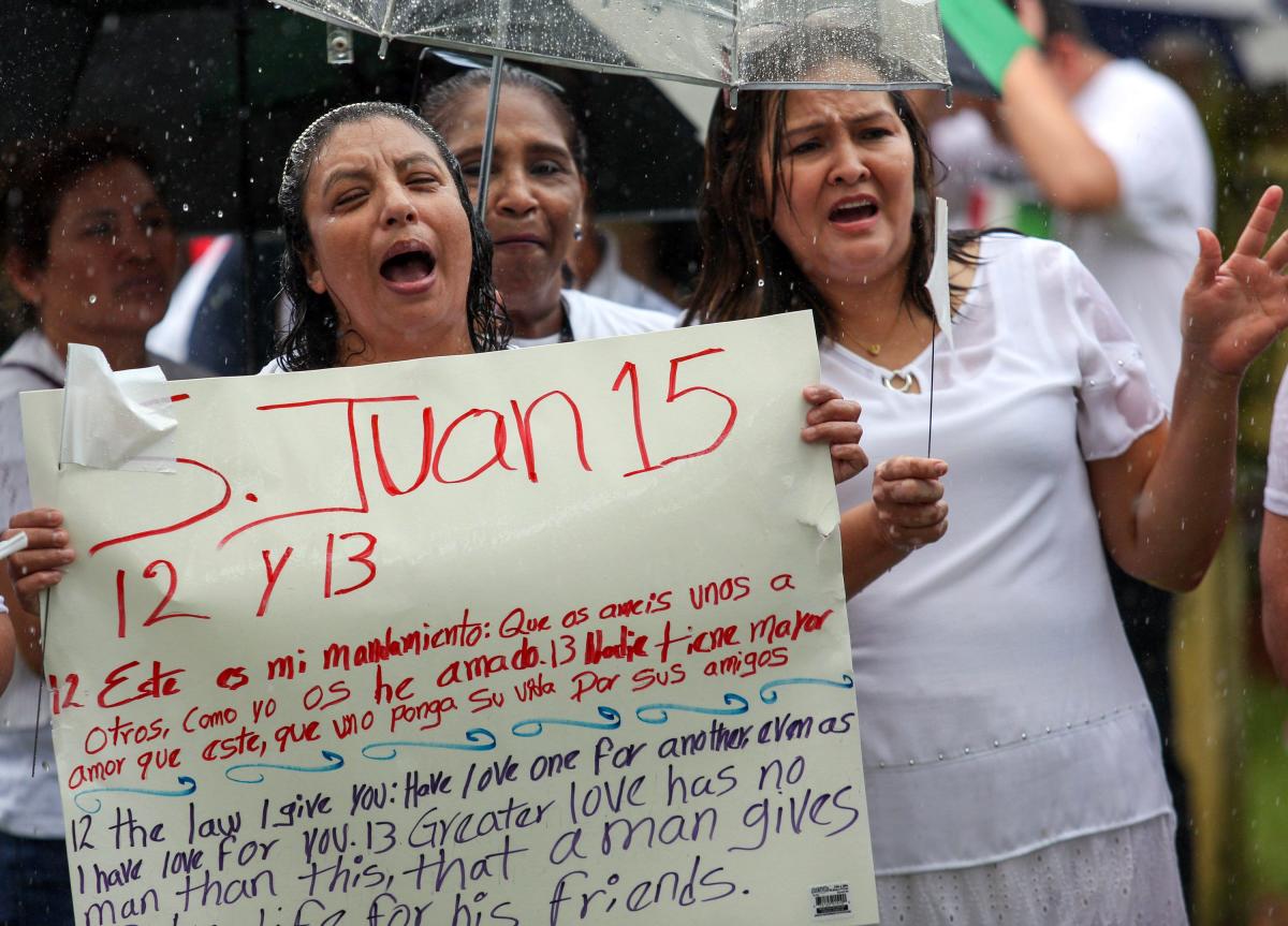 Hundreds gather in Vero Beach to protest Florida's tough new immigration law