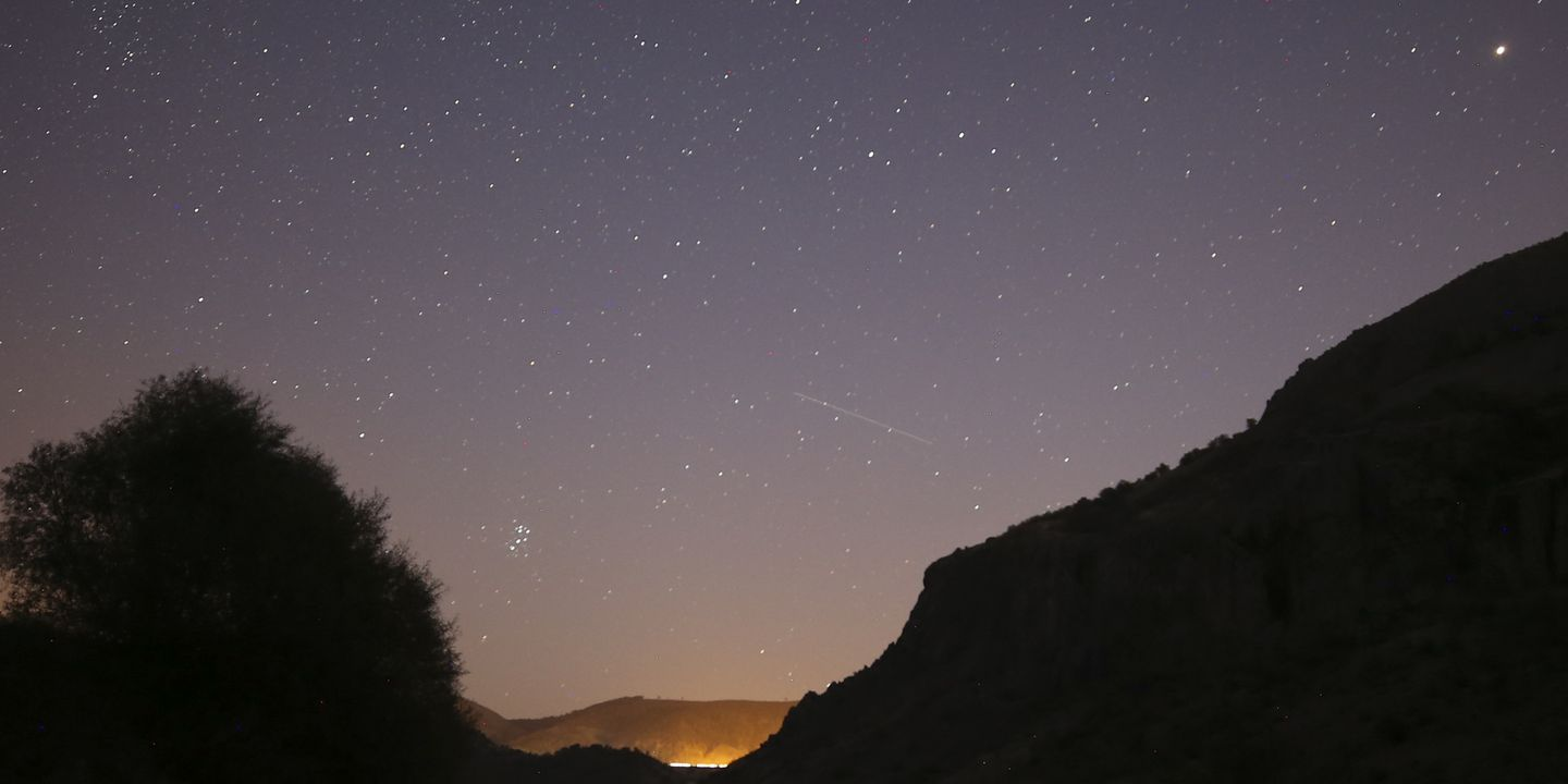 December Will Have the Largest Meteor Shower of 2020, a Total Solar Eclipse, and Kissing Planets