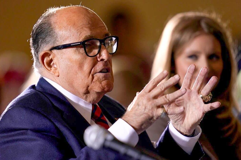 Juiz de Michigan determina análise forense de urnas da Dominion, diz Giuliani