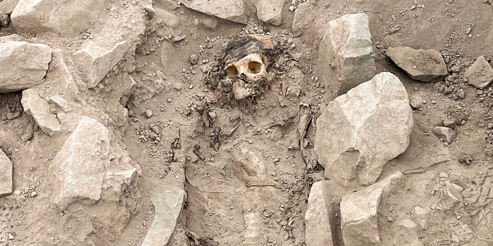 Arqueólogos no Peru encontram múmia de 3 mil anos em Lima