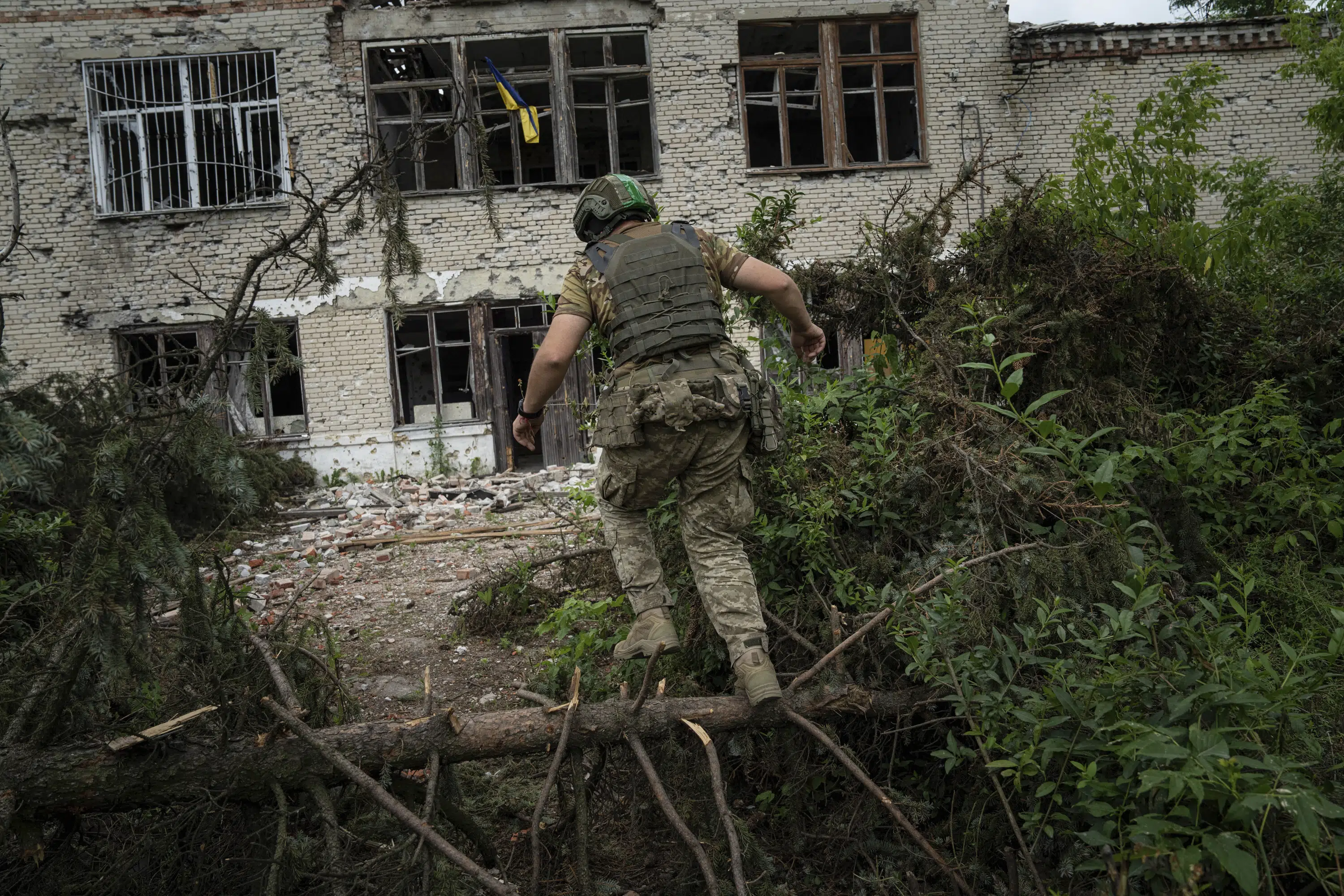 Both sides suffer heavy casualties as Ukraine strikes back against Russia, UK assessment says