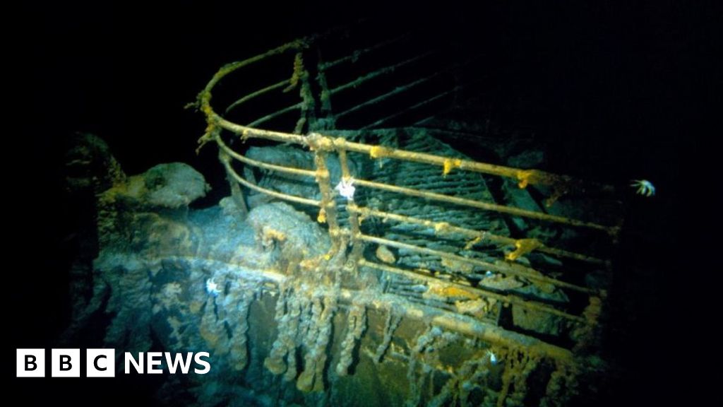 Titanic tourist submersible: Rescuers scan ocean as clock ticks
