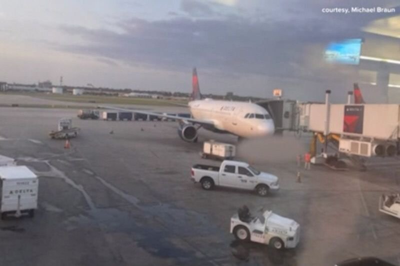 Funcionário de aeroporto morre após ser engolido por motor de avião nos EUA