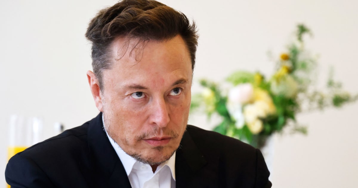Thousands of Twitter users report problems accessing site as Elon Musk says new limits have been installed 