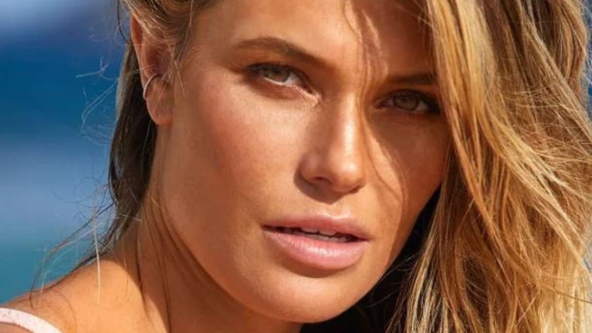 8 Photos of Legendary SI Swim Model Samantha Hoopes in Scrub Island
