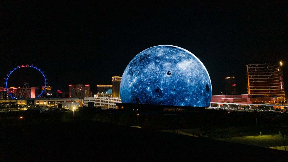See the wild Las Vegas Sphere transform into Earth, Mars and the moon (photos)