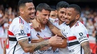 Calleri faz dois, Pato marca e São Paulo goleia o Santos no clássico 