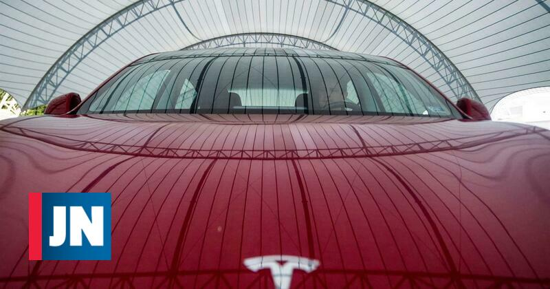 Tesla e Porsche lideraram vendas dos carros de luxo