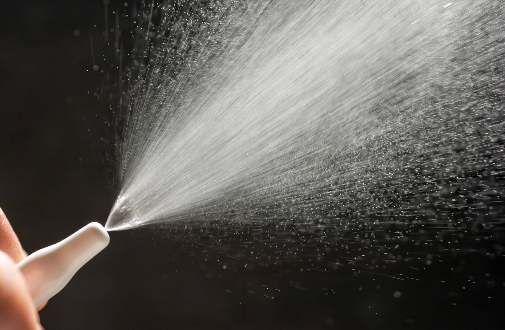 Spray nasal reduz carga viral da covid-19 em mais de 99%
