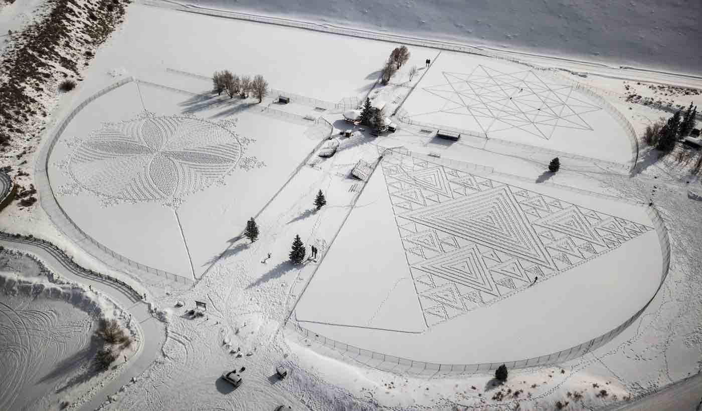 Artist Creates Breathtaking ‘Drawings’ in Snow By Walking for Hours At a Time (LOOK)