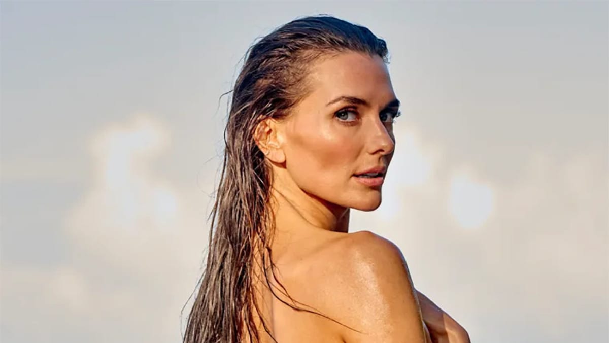 We’re Still Staring at These 6 Amazing Pics From Melissa Wood-Tepperberg’s Rookie SI Swim Photoshoot