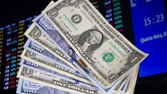 Dólar sobe a R$ 4,98, e Ibovespa cai pelo 11º pregão, maior sequência desde 1984