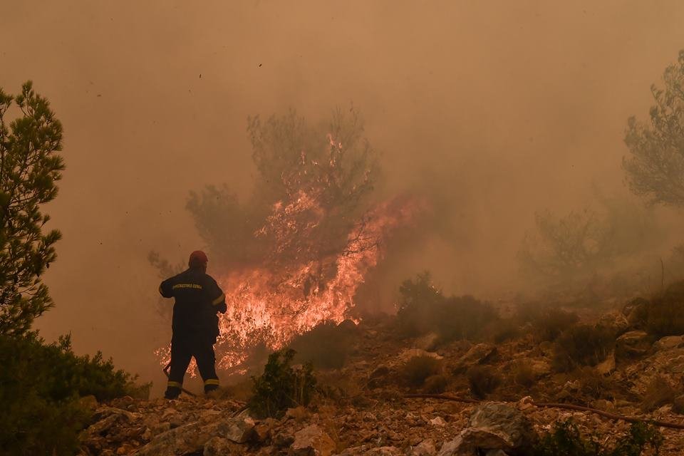 Grécia: 18 migrantes são encontrados mortos em incêndio florestal