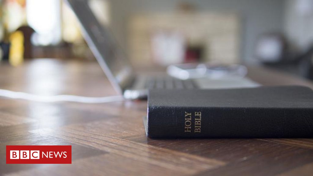 Inteligência artificial: o programa que ajuda a traduzir a Bíblia para línguas raras - BBC News Brasil