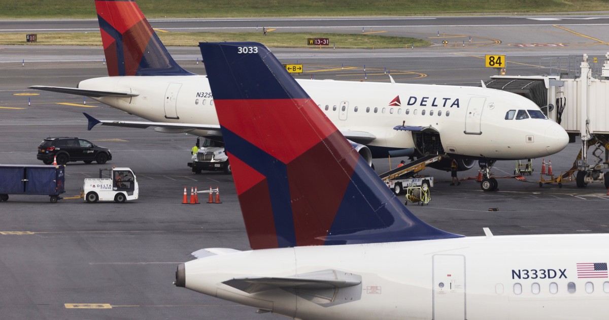 11 people taken to hospital after Delta flight hits severe turbulence
